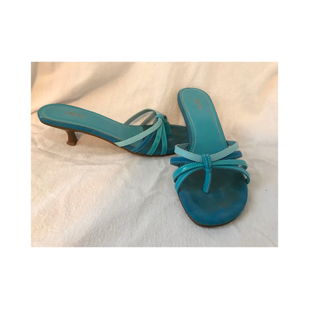 Cute turquoise leather sandal w/ kitten heel